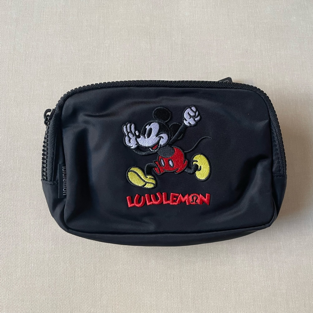 Disney x lululemon Everywhere Belt Bag 1L Mickey in Motion Graphic